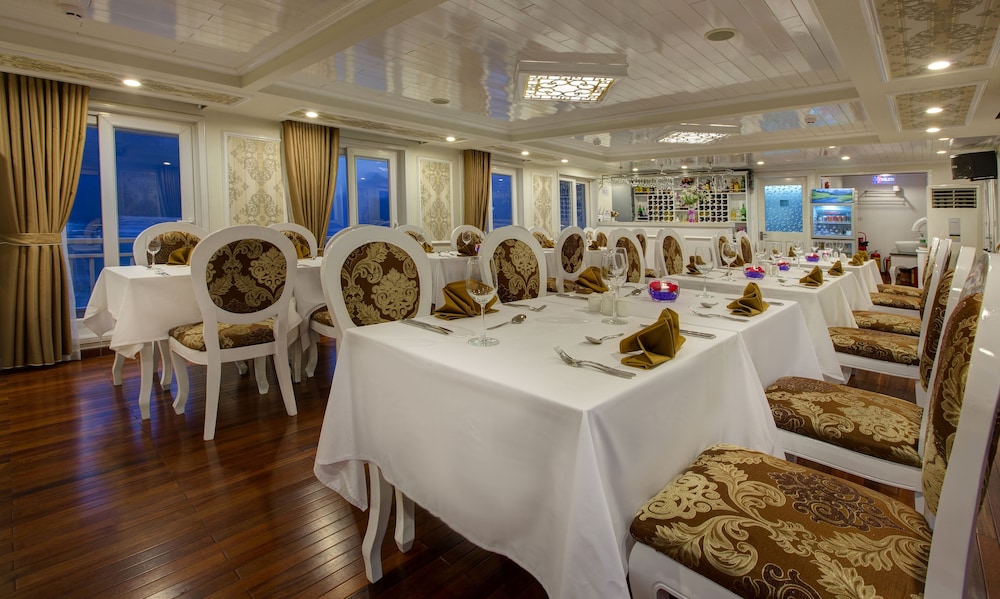 Signature Royal Halong Cruise 24/36