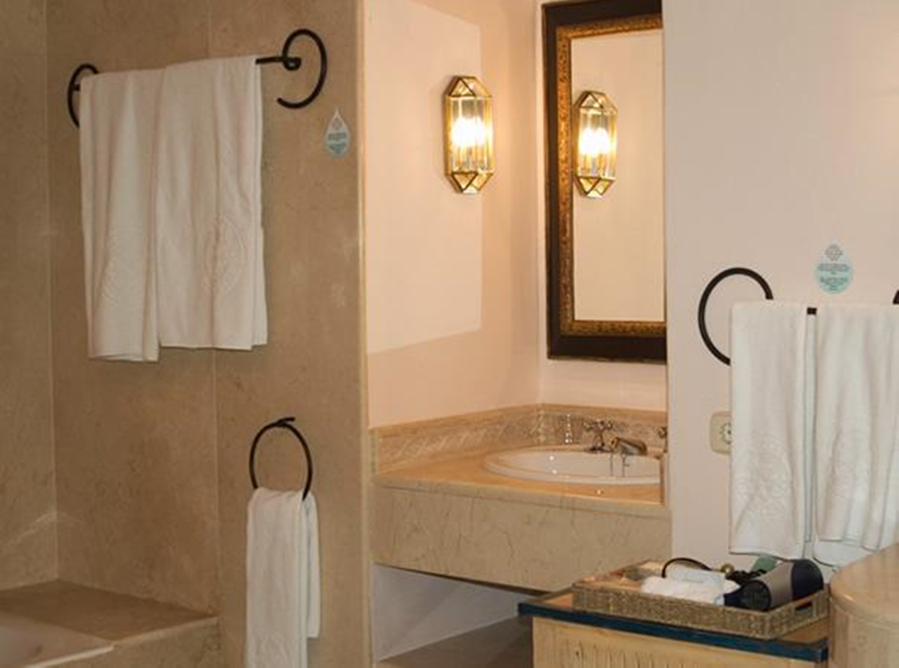 Rotana La Reserva 79/81
