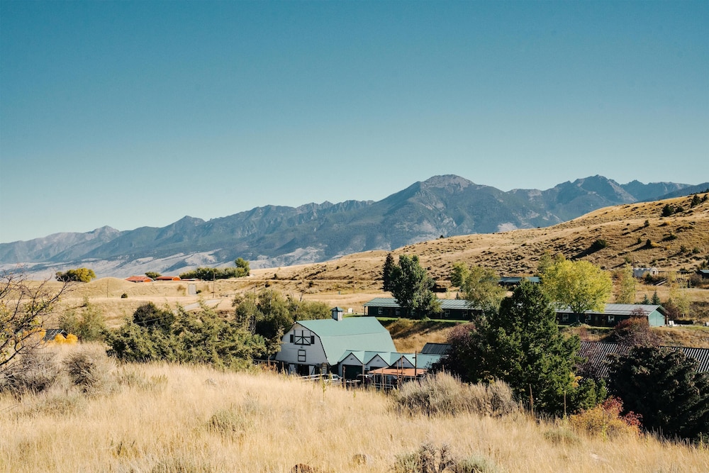 Chico Hot Springs Resort 48/50
