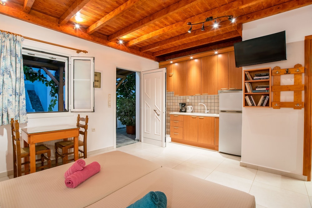 Kontaratos Studios & Apartments 21/50