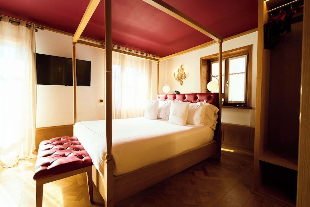غرفة سوبيريور بسرير كوين، Ambra Cortina Luxury Fashion Boutique Hotel 8/10