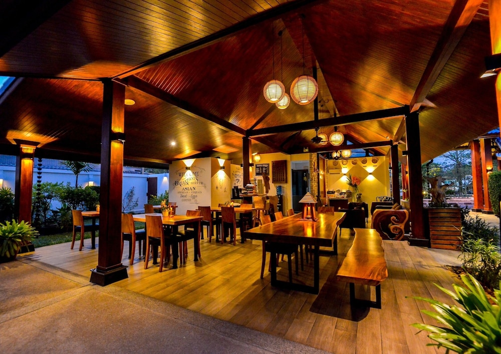 Phuket Airport Hotel 51/74