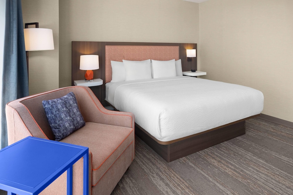 La Quinta Inn & Suites by Wyndham Jamaica NYC/JFK AirTrain 17/41