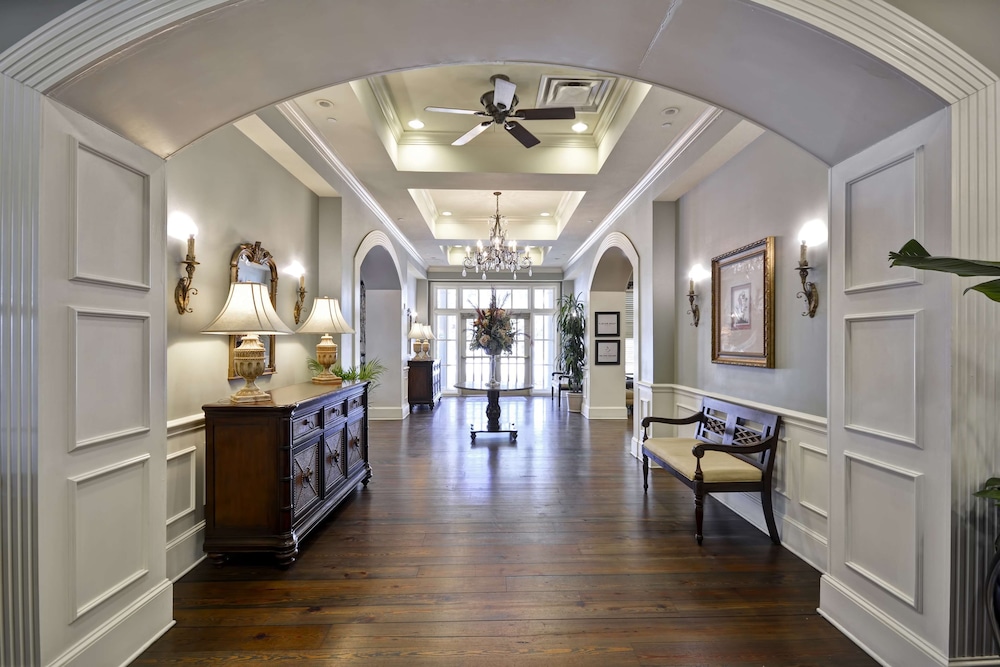 Hampton Inn and Suites Savannah Historic District 50/77