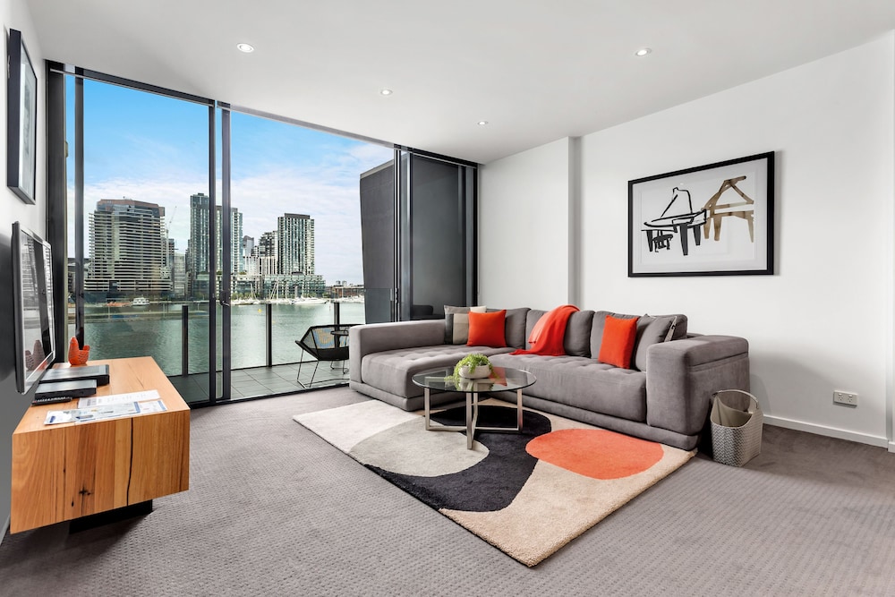 Docklands Private Collection of Apartments - Digital Harbour 42/50