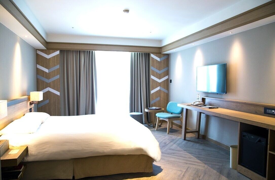 SUPERIOR, KING BED