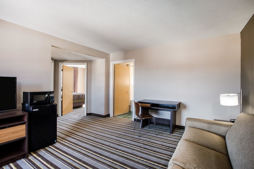 Super 8 By Wyndham Sevierville Riverside 31/45