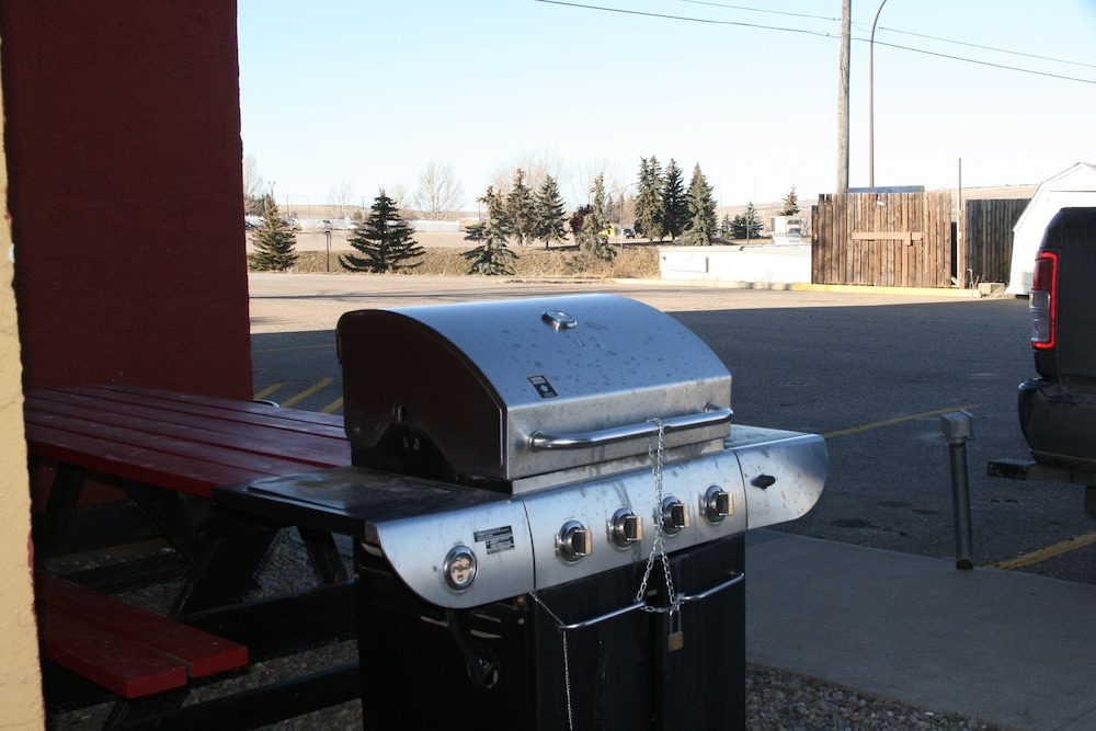 Super 8 by Wyndham Swift Current 23/46