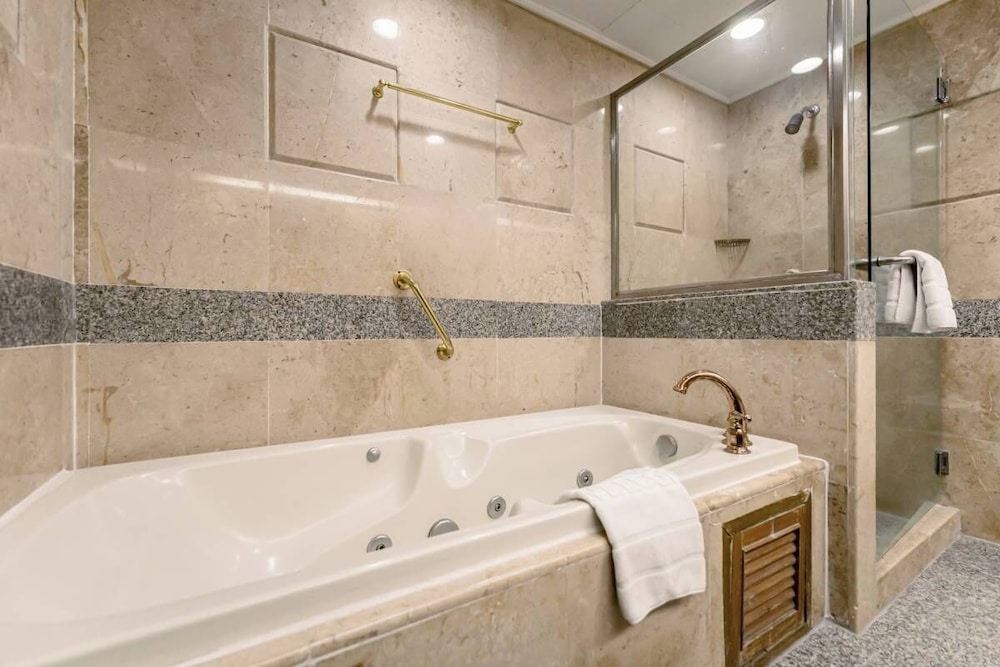 Chiangmai Grandview Hotel 50/50