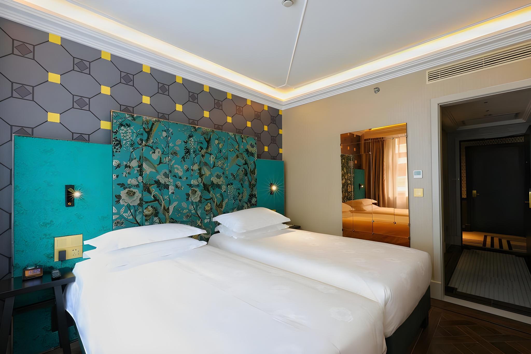 Boutique, Twin Beds