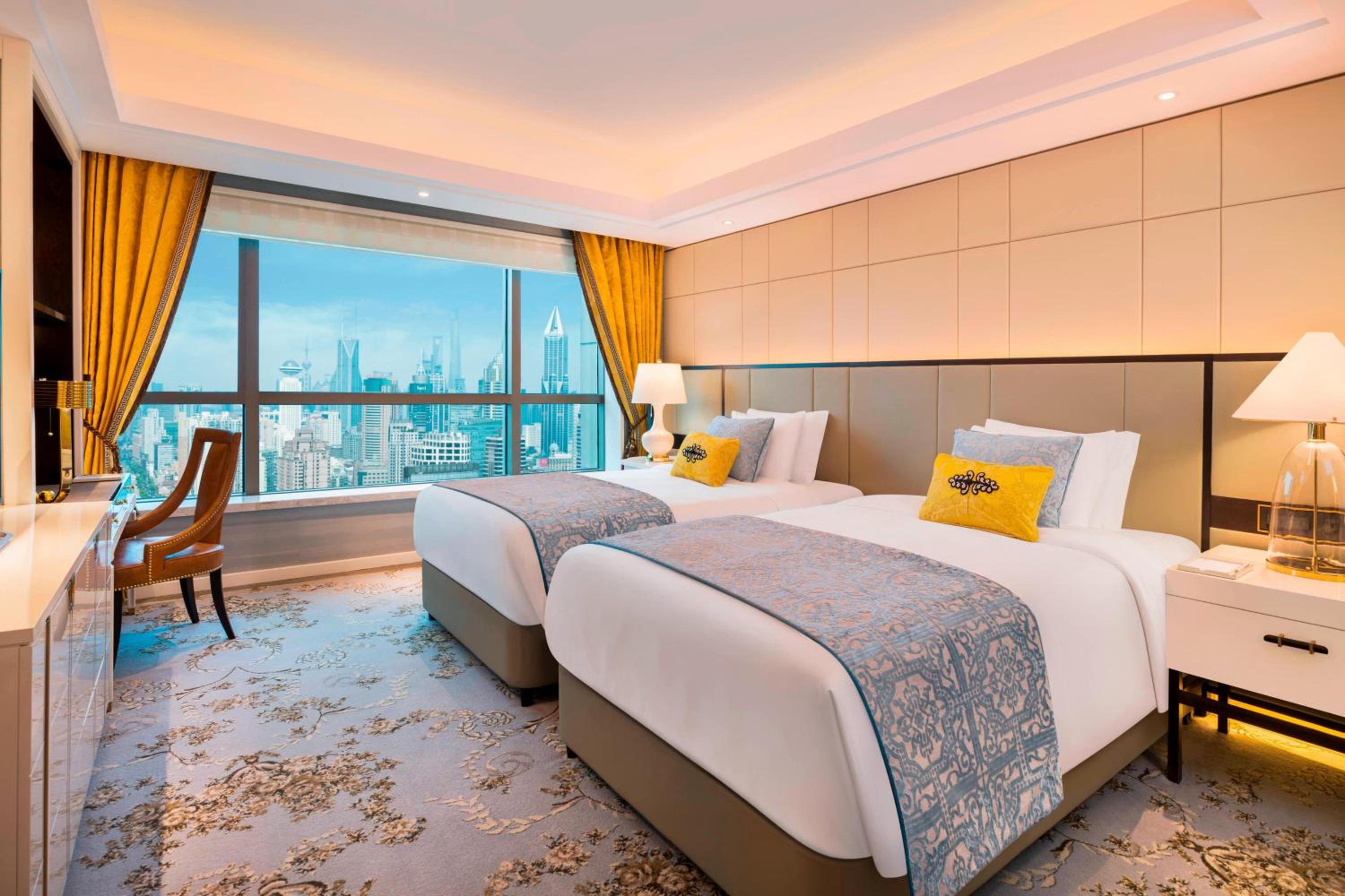 Manor, 2 Double Beds, City View