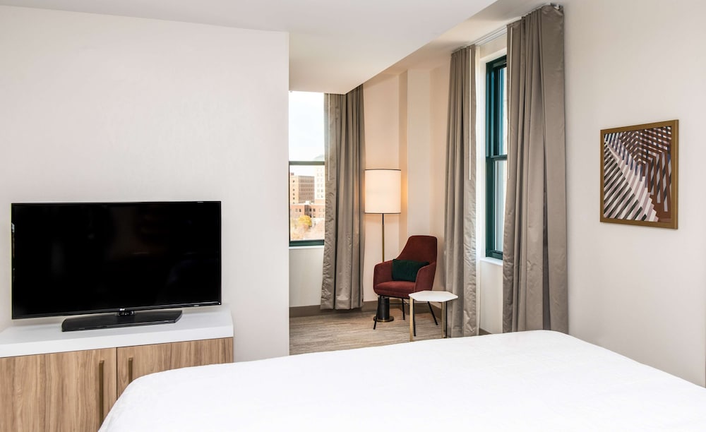 Hilton Garden Inn Flint Downtown 22/54