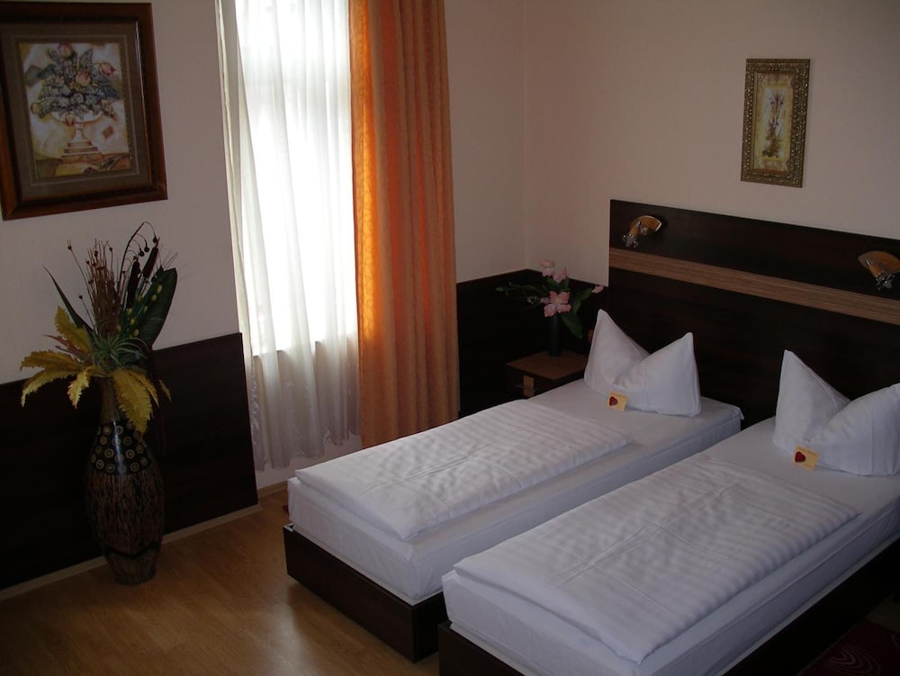 Hotel Elbe 9/24