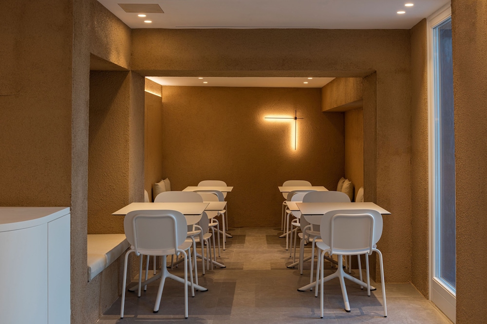 NEO SUITES 56/75