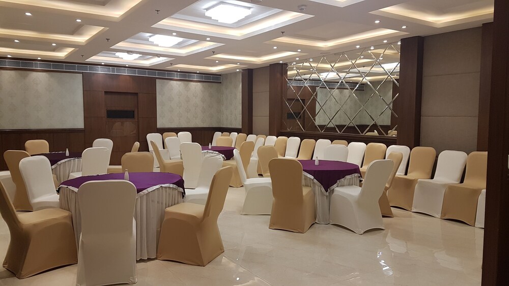 Hotel Sumaditya 27/35