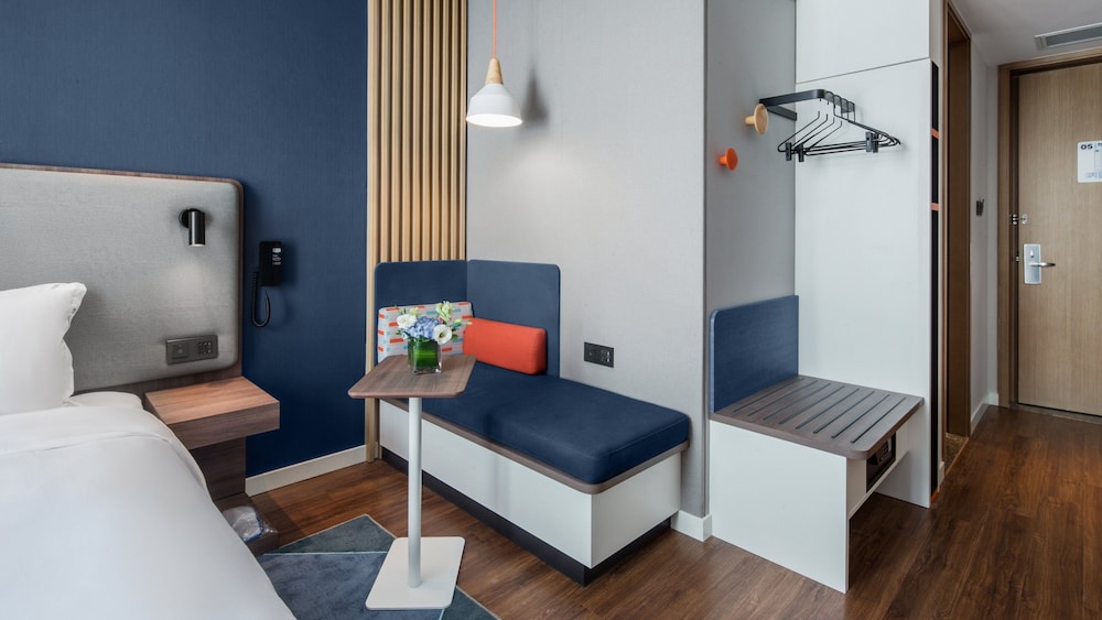 Holiday Inn Express Shanghai Hongqiao North 36/70