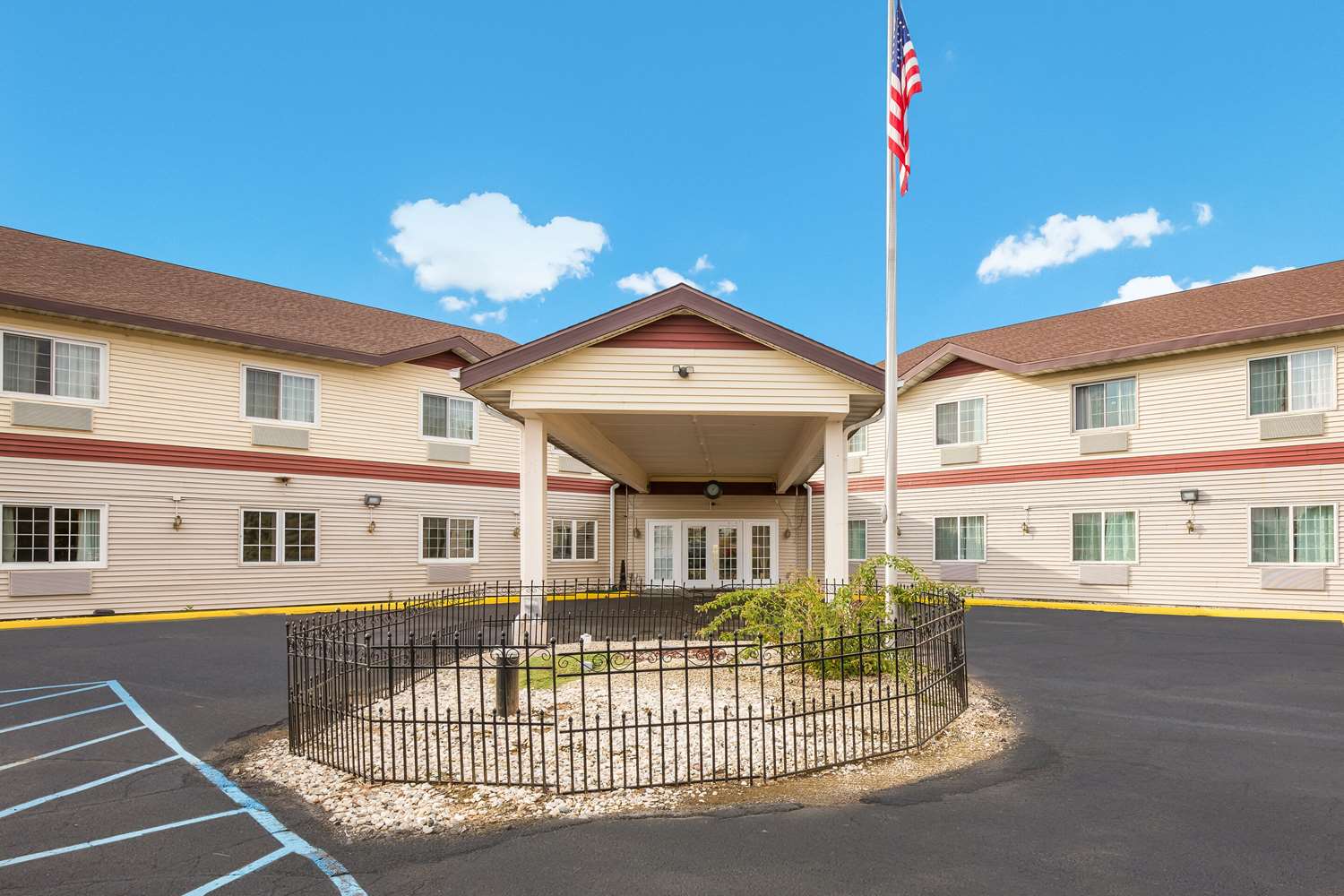 AmericInn by Wyndham Lake Mills 36/36