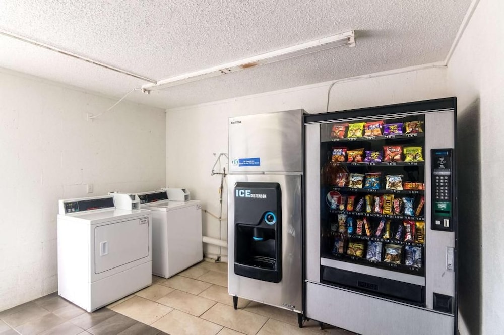 Motel 6 Clinton OK 16/64