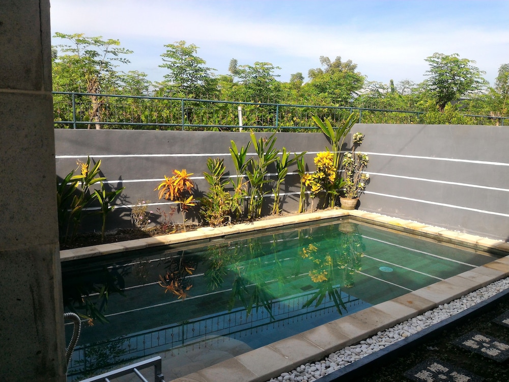 VILLA DENCARIK 12/25