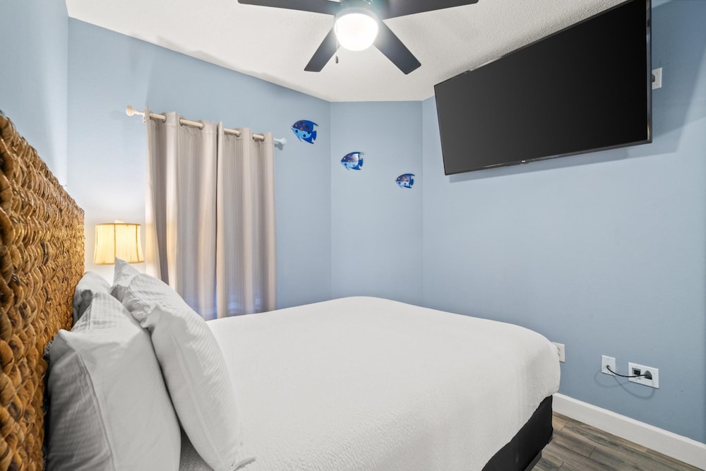 2 BEDROOMS, CONDO, OCEAN VIEW