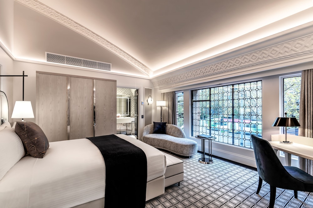 Royce Hotel 24/60