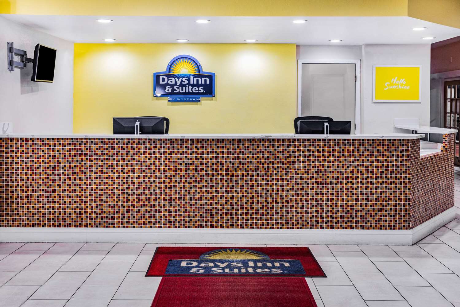 Days Inn & Suites by Wyndham Williamsburg Colonial 7/35