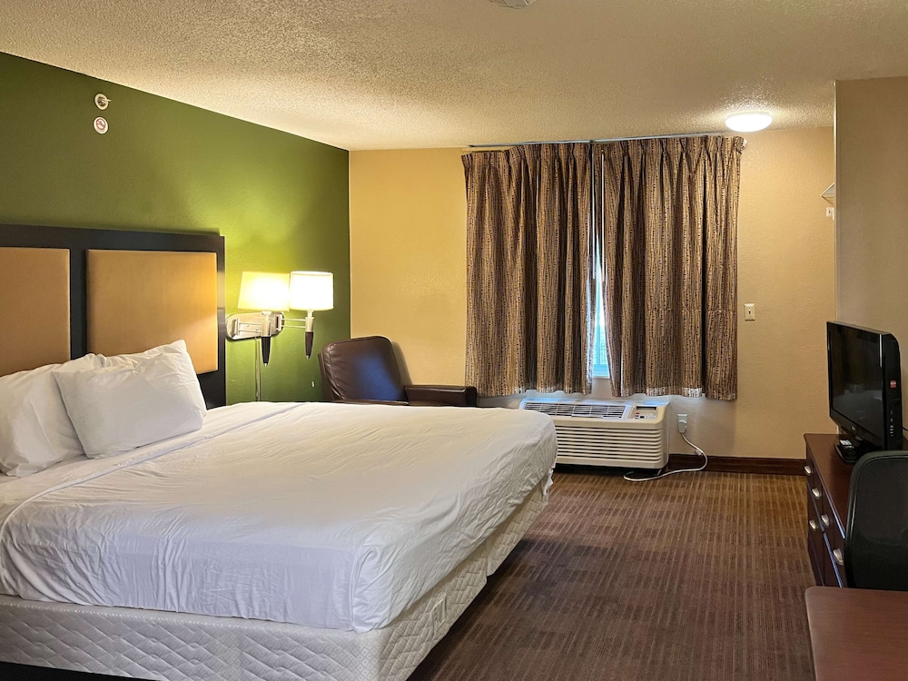 STANDARD, KING BED, KITCHEN