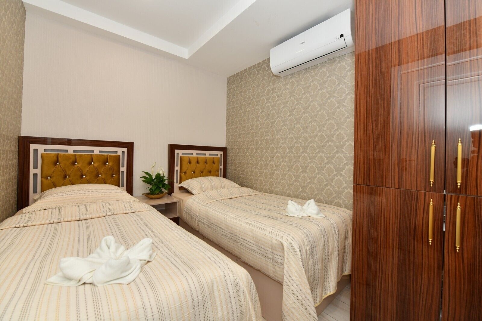 جناح اقتصادي بسريرين منفصلين بغرفتي نوم مع أريكة بمطبخ صغير، Sea Moon Hotel 3/4