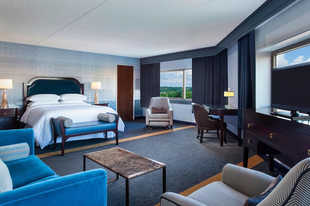 Room at Sheraton Syracuse University Hotel &amp; Conference Center, SYRACUSE - NY