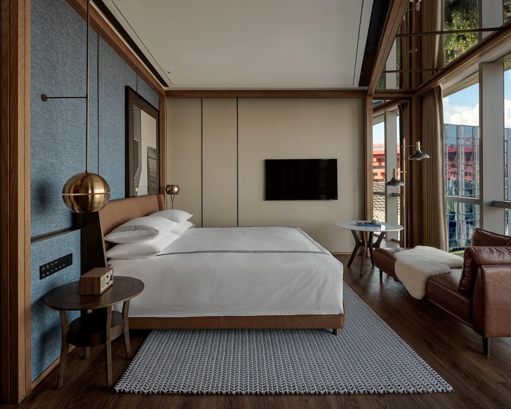 Thompson Shanghai Expo, by Hyatt 12/50