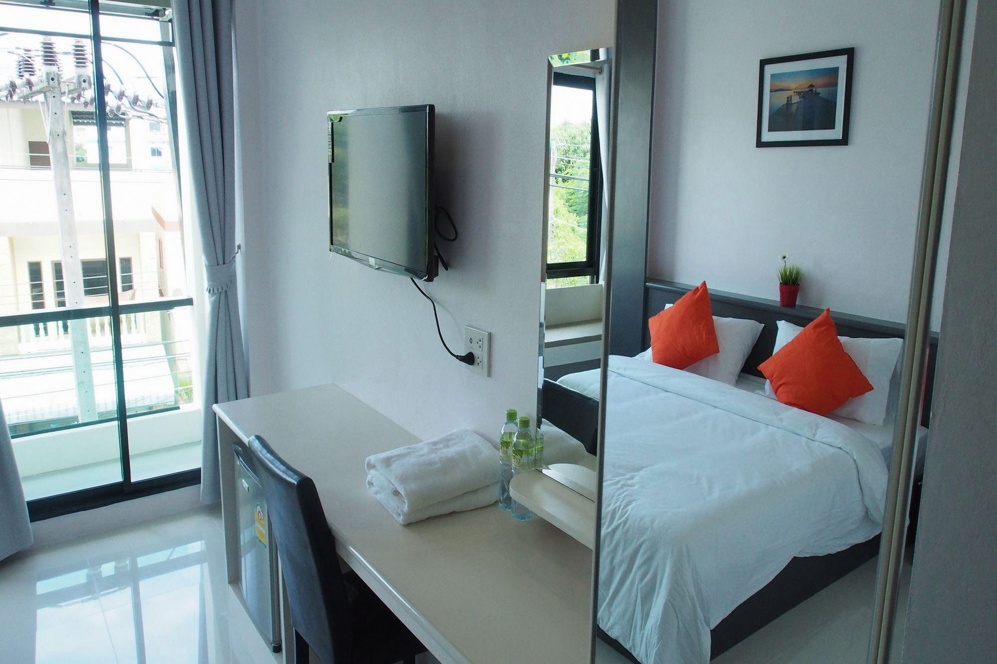 Kawana Hotel 12/43