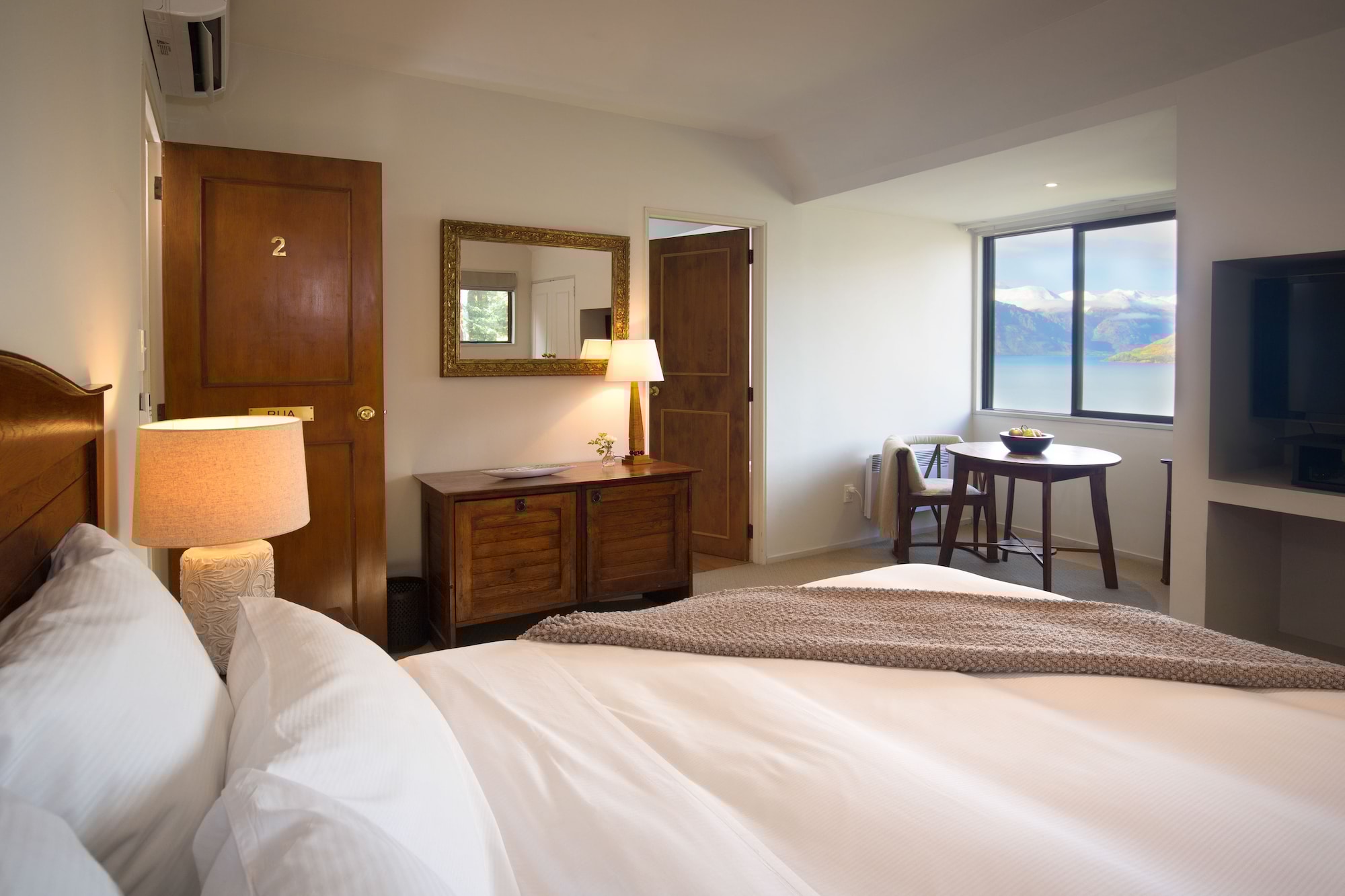RUN OF HOUSE, SUITE