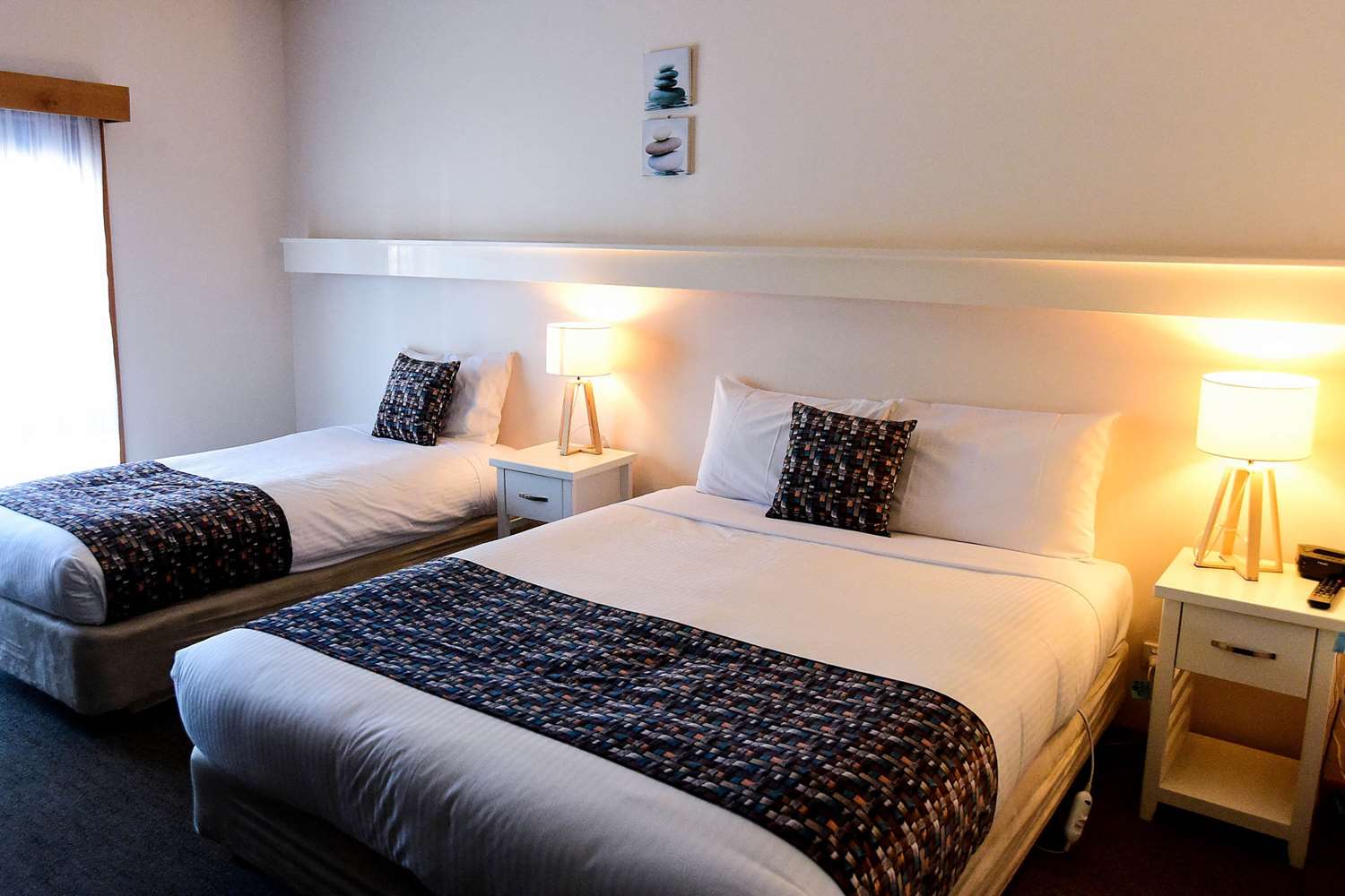 Upgrade, 1 Queen and 1 Single Bed
