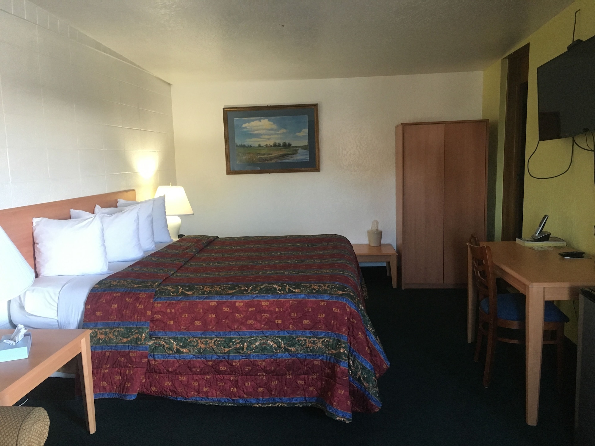 STANDARD, QUEEN BED, SMOKING