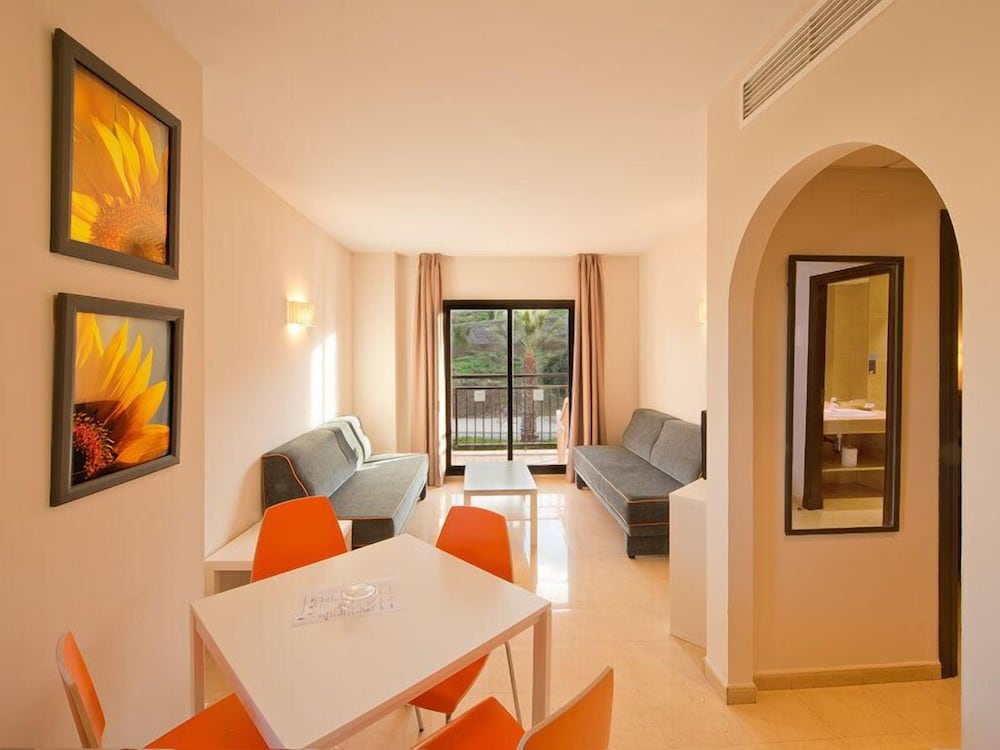 Fuengirola Beach Aparthotel 16/48