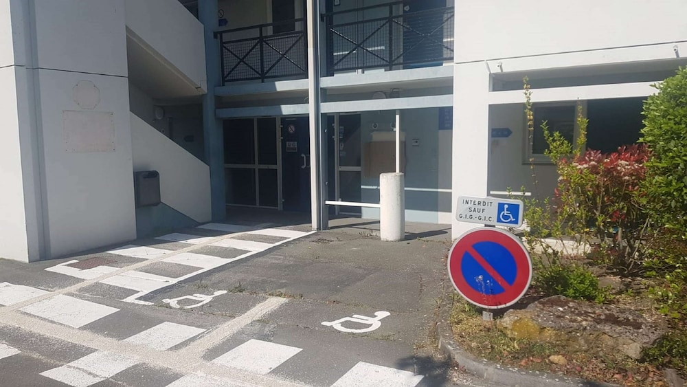 B B Hotel Poitiers 2 34/44