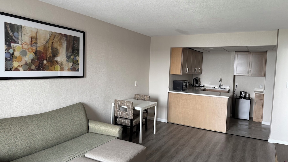Silver Beach Hotel 7/50