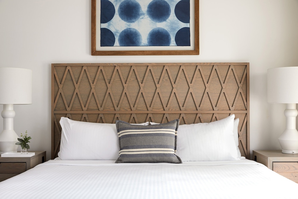 Parrot Key Hotel & Villas 30/70
