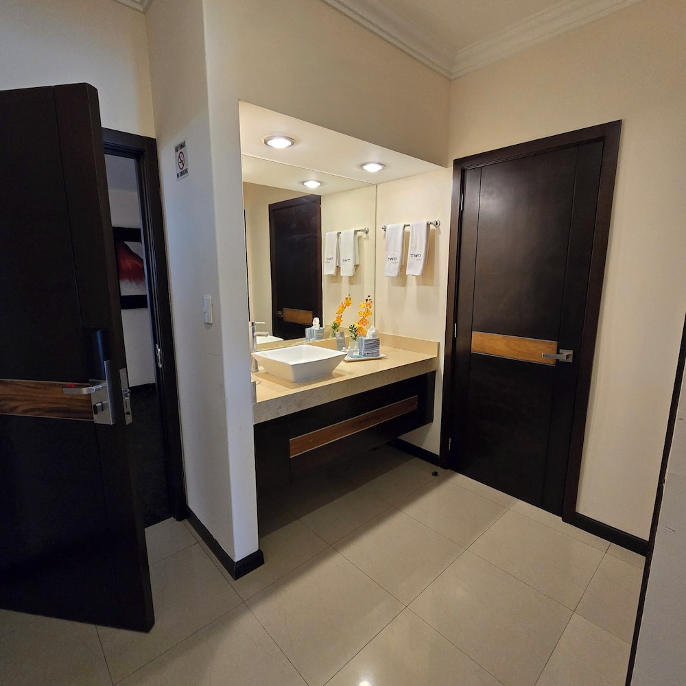 Hotel Two Select 17/60
