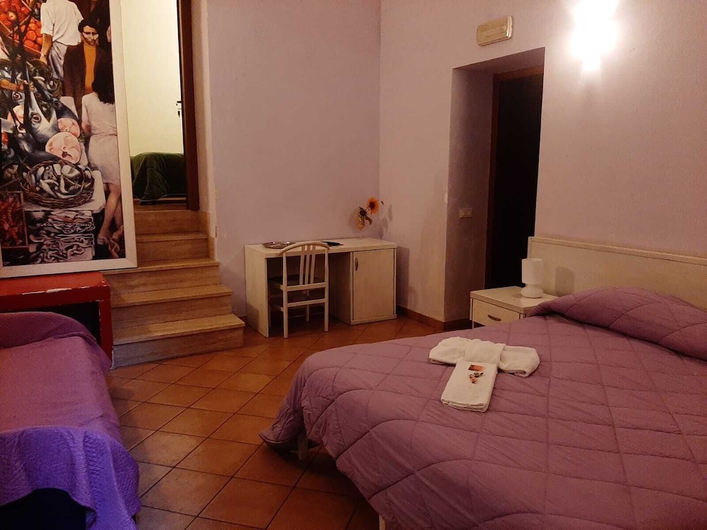 ROOM, QUADRUPLE