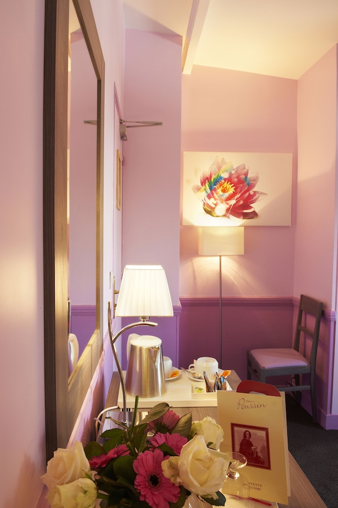 Hotel Poussin 48/58