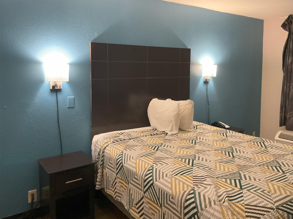 STANDARD, QUEEN BED, ACCESSIBLE