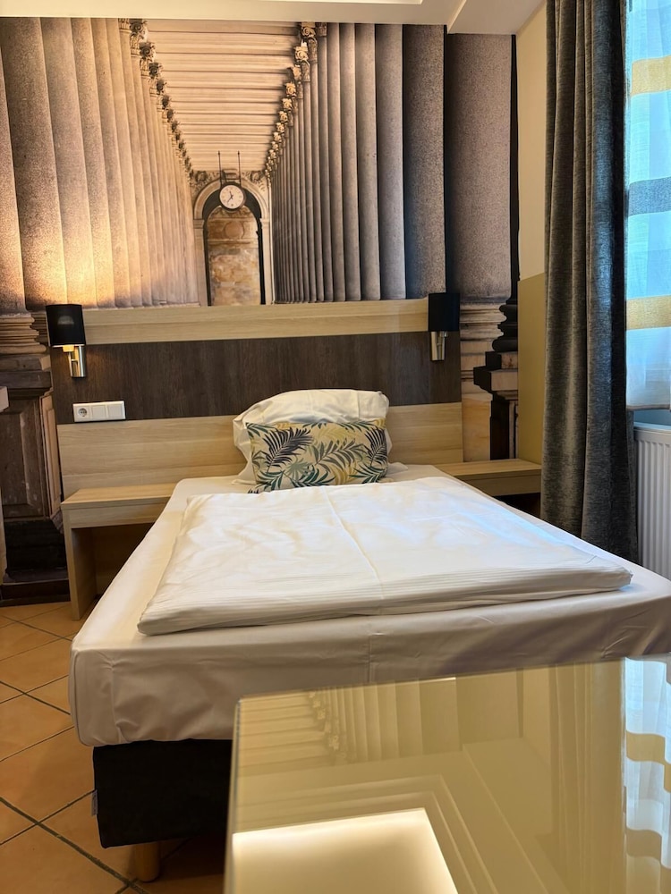 Hotel Athen Kelsterbach Frankfurt Airport 30/50