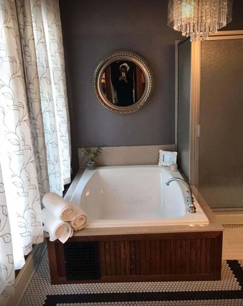 Evans Holly Grove Inn Bed and Breakfast 19/19