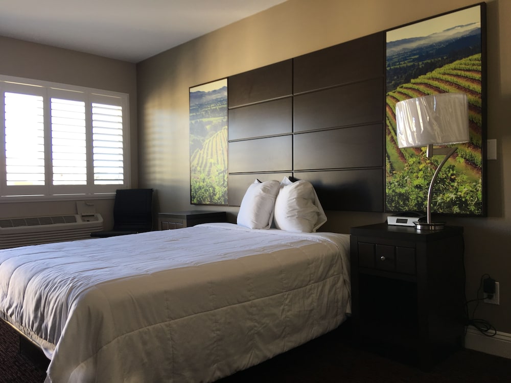 Vallejo Inn 14/27