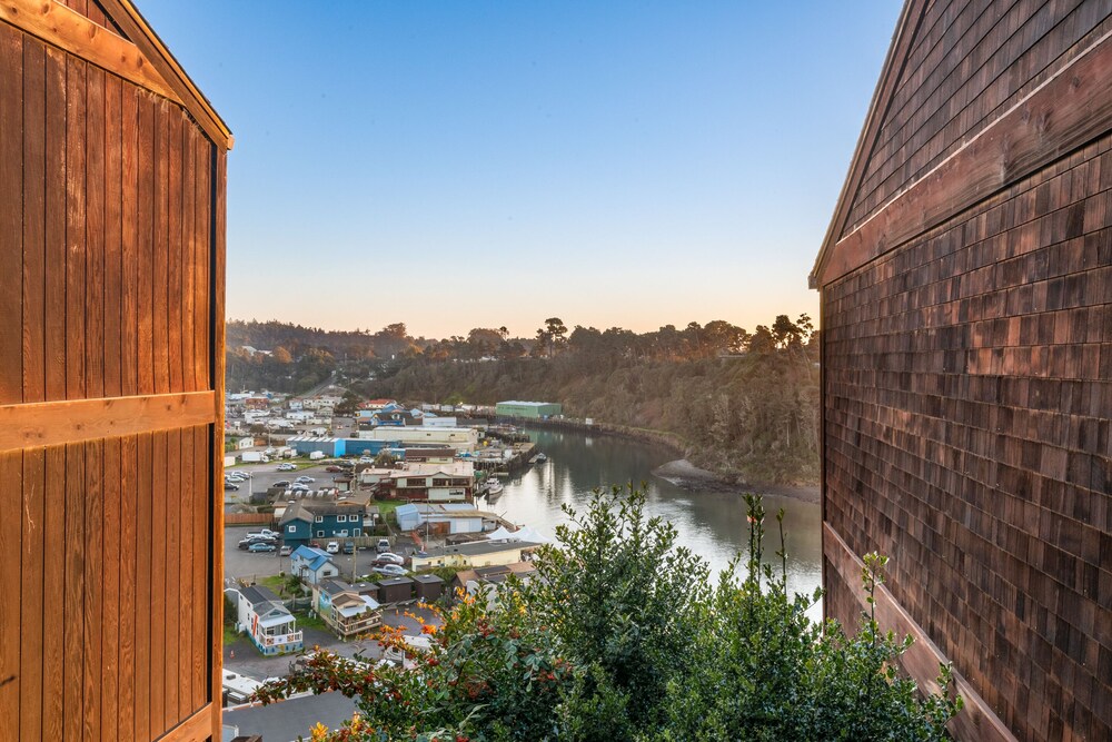 Harbor Lite Lodge 22/50