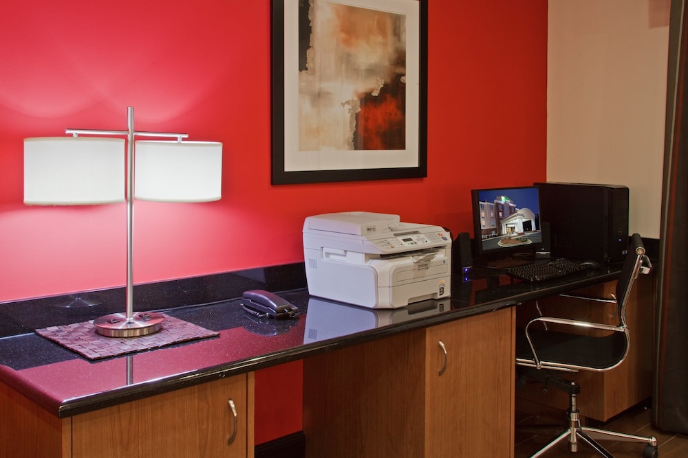 Holiday Inn Express Hotel Suites Bainbridge 48/53