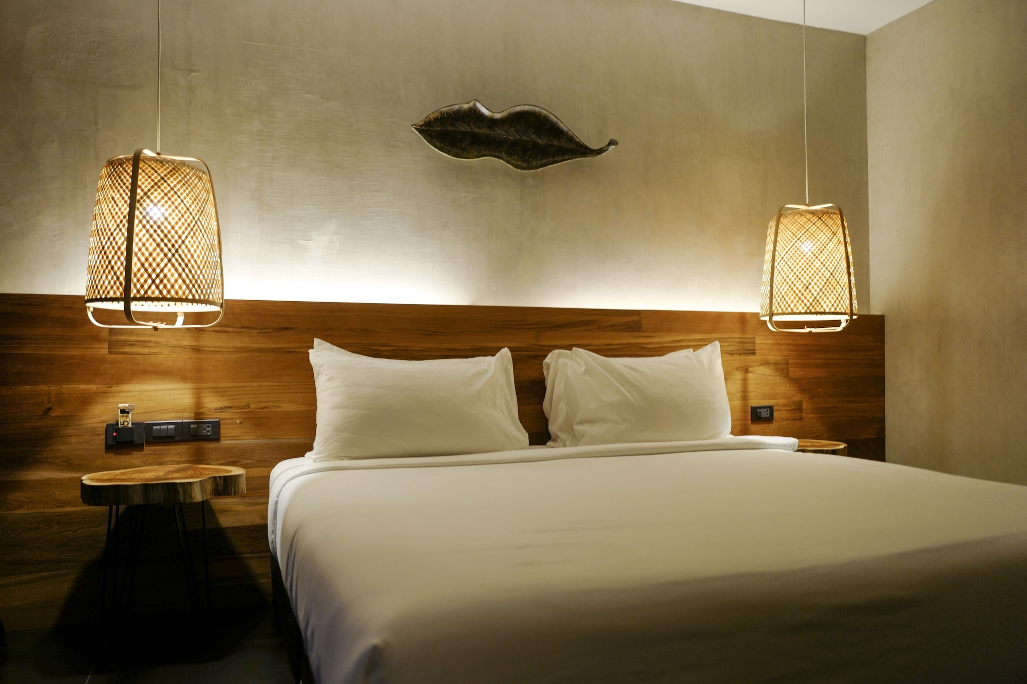 BUNGALOW, DOUBLE BED, FRONT VIEW