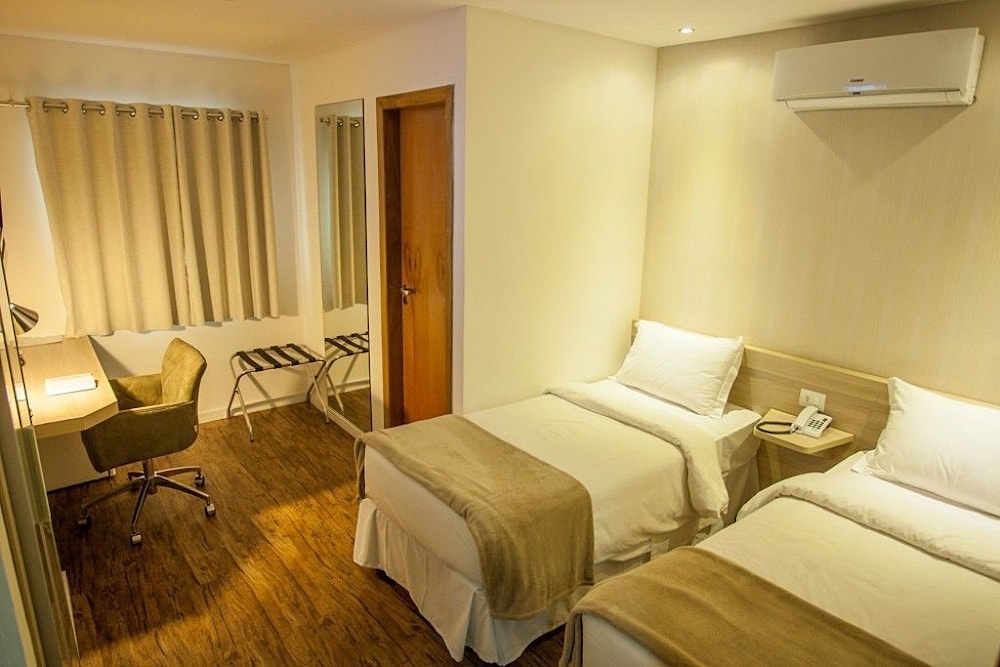 HOTEL ARUJA 8/18