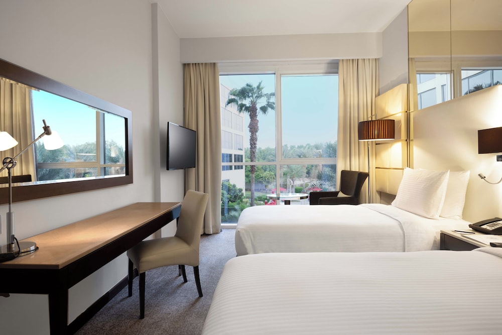 ROOM, TWIN BEDS, POOL VIEW